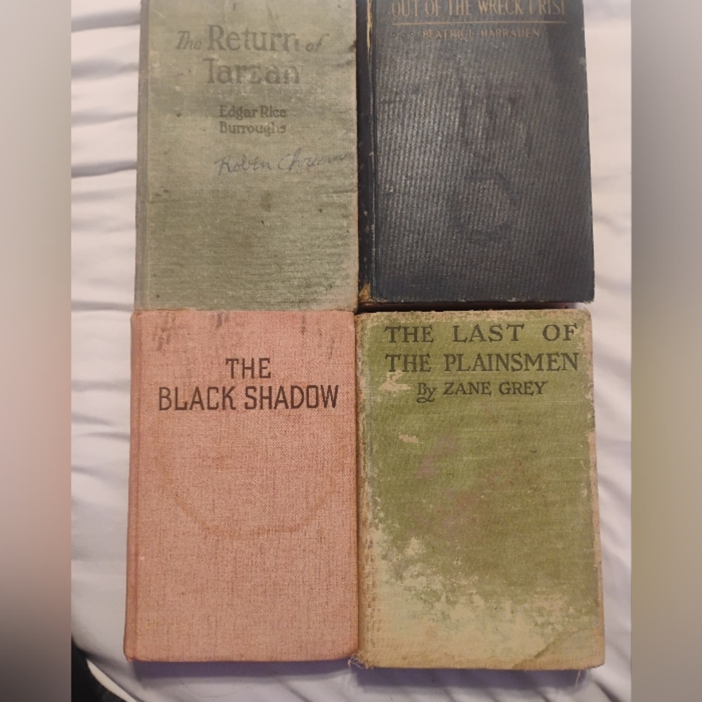 Vintage Book Collection - Picture 2 of 10